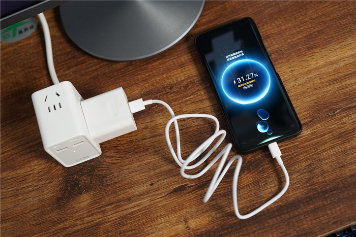 榮耀66W超級快充充電器，讓充電更放心